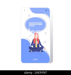 Woman using smartphone app chat mobile social network communication concept fille assise avec bulle de chat en ligne de l'application Messagerie vocale d'illustration vectorielle pleine longueur Illustration de Vecteur