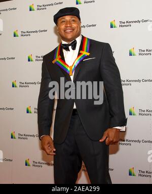 Washington DC, USA. 07Th Dec, 2019. LL Cool J arrive pour le dîner officiel de l'artiste en l'honneur des récipiendaires de la 42e assemblée annuelle des Kennedy Center Honors au département d'État des États-Unis à Washington, DC le Samedi, Décembre 7, 2019. Les lauréats 2019 sont : Earth, Wind & Fire, Sally Field, Linda Ronstadt, Sesame Street, et Michael Tilson Thomas. Credit : MediaPunch Inc/Alamy Live News Banque D'Images