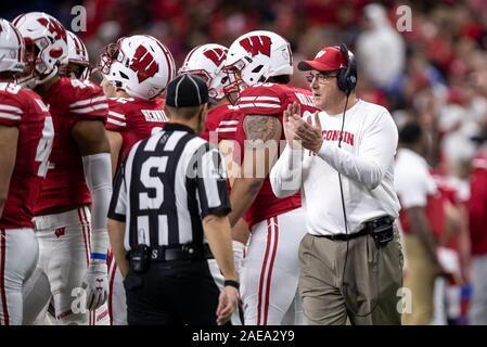 Indianapolis, Indiana, USA. 7 Décembre, 2019. 07 décembre 2019 - Indianapolis, Indiana, États-Unis - l'entraîneur-chef Paul Chryst du Wisconsin Badgers réagit pendant le Big Ten Championnat match entre le Wisconsin Badgers et l'Ohio State Buckeyes le 7 décembre 2019 au Lucas Oil Stadium, Indianapolis, Indiana. Crédit : Adam Lacy/ZUMA/Alamy Fil Live News Banque D'Images