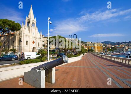 Chiesa Ave Maris Stella UN Borgo Marina, église à la promenade de Porto Maurizio, Imperia, ligurie, italie Banque D'Images