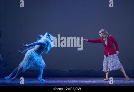 Les membres de la Scottish Ballet sur scène lors d'une répétition générale de la reine des neiges au Festival Theatre, Édimbourg. Inspiré par Hans Christian Andersen conte, le ballet est réglé sur la musique de Rimski-korsakov effectuée par le Scottish Ballet Orchestra et court jusqu'au 29 décembre 2019. Banque D'Images