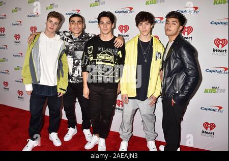 INGLEWOOD, CA - 06 décembre : (L-R) Brady Tutton, a appelé l'Ramos, Chance Perez, Michael Conor et Sergio Calderon de dans la vie réelle s'occupe 102,7 RADIO KIIS FM's Jingle Ball 2019 présentée par Capital One au Forum le 6 décembre 2019 à Los Angeles, Californie. Banque D'Images