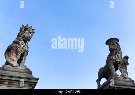 Statues en pierre représentant la protection de l'entrée des lions Banque D'Images