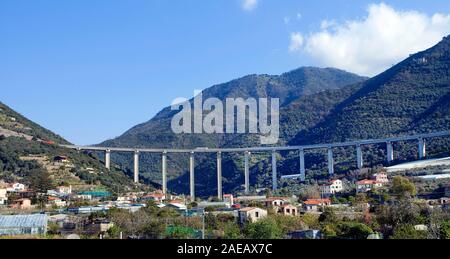 Taggia Viaduc, viaduc à Taggia, côte ligure, ligurie, italie Banque D'Images