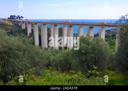 Taggia Viaduc, viaduc à Taggia, côte ligure, ligurie, italie Banque D'Images