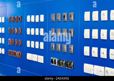 Les interrupteurs et prises dans le magasin Banque D'Images