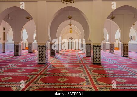 Vue intérieure de la mosquée dans le mausolée de Moulay Ali Cherif dans le centre de Rissani Banque D'Images