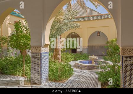 Vue sur la cour dans le mausolée de Moulay Ali Cherif dans le centre de Rissani Banque D'Images