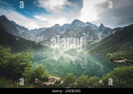 Morskie Oko, Tatras, Pologne. L'œil de la mer lac en Hautes Tatras, à côté de la Pologne du massif Banque D'Images