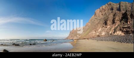 Belle vue panoramique sur la plage de Famara sur l'île de Lanzarote, îles Canaries, Espagne Banque D'Images
