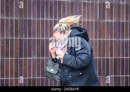 Blackpool, Royaume-Uni. Le 08 mai 2019. Très humide et venteux de commencer la journée à Blackpool en prévision du Met Office de vent sévères à la côte comme frappeur Atiyah tempête apporte le chaos à la côte ouest du Royaume-Uni. Credit : MediaWorldImages/Alamy Live News Banque D'Images