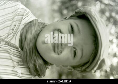 Enfant, garçon habillé comme un peintre français, vintage, noir et blanc numérisation à partir d'un négatif. Caméra analogique boy, portrait Banque D'Images