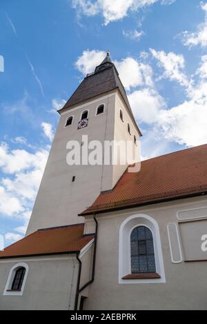 L'église paroissiale de St Lorenz à Berching, la Bavière à l'automne lors d'une journée ensoleillée Banque D'Images