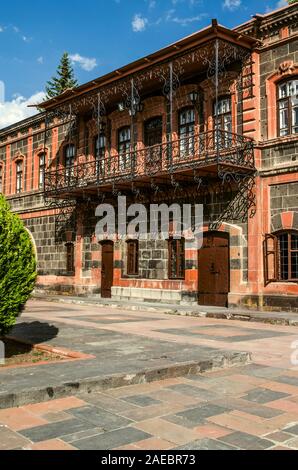 Vue de la 19e siècle la maison Dzitokhtsyan le long de la rue de Haghtanak, un type d'architecture traditionnelle et la vie urbaine de l'ancienne TCI Banque D'Images