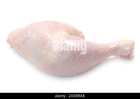 Cuisse de poulet cru Isolated On White Banque D'Images