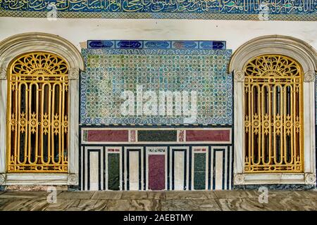 Le Palais de Topkapi wall tile mosaic, Istanbul, Turquie Banque D'Images