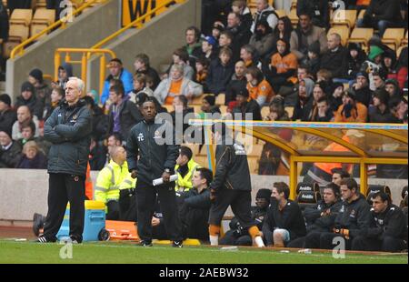 28 janvier 2012. Soccer - Football Premiership - Wolverhampton Wanderers Vs West Bromwich Albion. Les loups manager Mick McCarthy observe ses glisser du côté de la défaite. Photographe : Paul Roberts/Oneuptop/Alamy. Banque D'Images