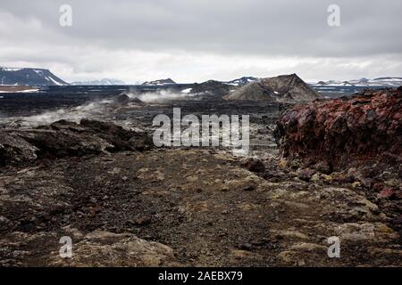 Les champs de lave encore chaude dans la zone de Krafla en Islande, Leirhnjukur. Banque D'Images