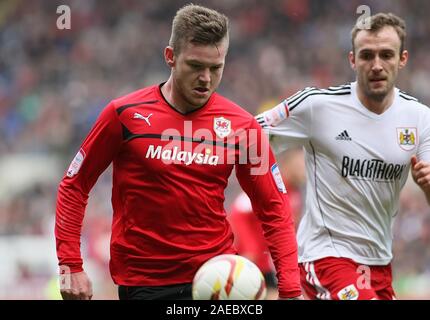 2 février 2013 - Championnat de Football nPower - Cardiff City Vs. La ville de Bristol - Aron Gunnarsson de Cardiff City - Photo : Paul Roberts /Oneuptop/Alamy. Banque D'Images