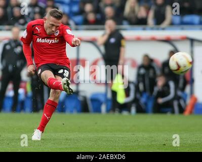 2 février 2013 - Championnat de Football nPower - Cardiff City Vs. La ville de Bristol - Craig Bellamy de Cardiff City frappe un coup franc - Photo : Paul Roberts /Oneuptop/Alamy. Banque D'Images