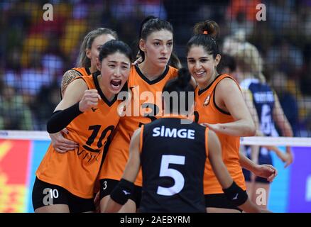 Shanghai, Chine. 8e déc, 2019. Les joueurs d'Eczaclbasl Istanbul Vitra au cours de la fête finale entre Imoco Volley Conegliano de l'Italie et de la Turquie Istanbul Vitra Eczaclbasl au 2019 FIVB Women's Club Championnat du Monde à Shanghai, la Chine orientale, le 8 décembre 2019. Jundong Crédit : Li/Xinhua/Alamy Live News Banque D'Images