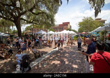 Jardin d'hiver occupé agriculteurs étals de marché jardin d'hiver en Floride usa Banque D'Images