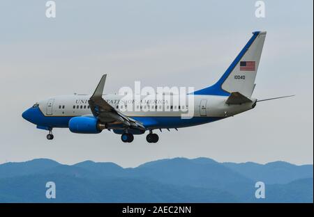 Osaka, Japon - Jun 26, 2019. USAF Boeing C-40B (737-700) transportant à bord de la secrétaire d'Etat de 2019 Mike Pompeo G20 Sommet d'Osaka. Banque D'Images