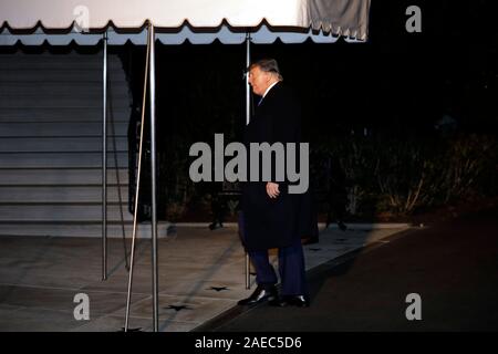 Washington DC, USA. Le 08 mai 2019. Le Président des Etats-Unis, Donald J. Trump entre dans la Maison Blanche à son retour à Washington à partir de la Floride le 7 décembre 2019. Credit : MediaPunch Inc/Alamy Live News Banque D'Images