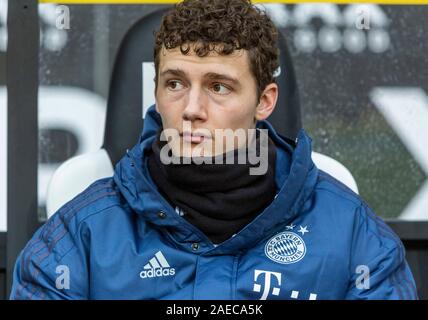 Sports, football, Bundesliga 2019/2020 Borussia Moenchengladbach, et FC Bayern Munich Borussia Park Stadium, 2-1 joueurs, banc, Benjamin Pavard (FCB), DFL RÈGLEMENT INTERDIT TOUTE UTILISATION DES PHOTOGRAPHIES COMME DES SÉQUENCES D'IMAGES ET/OU QUASI-vidéo Banque D'Images