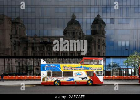 LIVERPOOL, ANGLETERRE - Mai 19th, 2015:décorées d'excursion pour les touristes à Liverpool en Angleterre. Banque D'Images