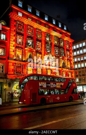 Boutique de luxe magasin Fortnum Mason Street, Piccadilly , saison de Noël à Londres, Banque D'Images