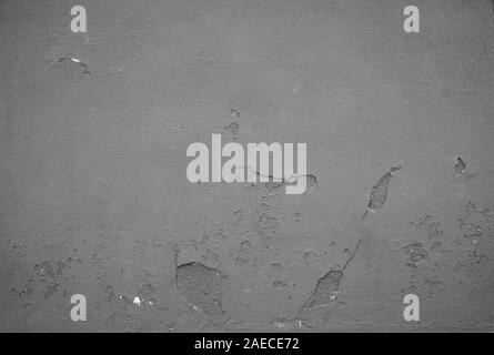 Close-up of a weathered mur de béton avec des trous dans la peinture et plâtrage écaillé. Abstract background haute résolution en noir et blanc Banque D'Images