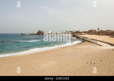 Césarée Maritima, dans l'ouest de l'Israël sur la côte méditerranéenne. Fondée par Hérode le Grand en 22 avant JC. C'est un site historique classique. Banque D'Images