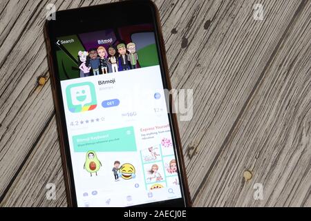 Los Angeles, Californie, USA - 3 décembre 2019 Bitmoji : Icône de l'application sur l'écran du téléphone, rédaction d'illustration. Banque D'Images