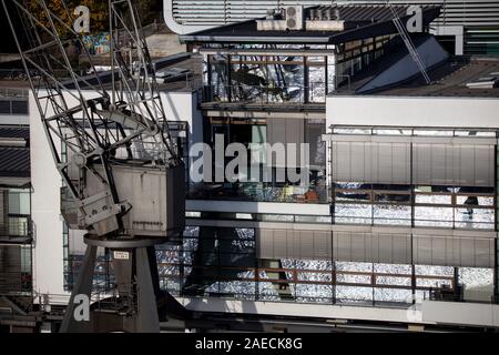 Hambourg, port, immeuble de bureaux à la Norderelbe, Altona, vieux port, grue Banque D'Images