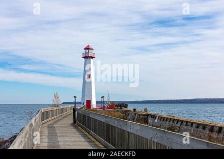 Phare Wawatam à St Ignace, Michigan, États-Unis d'Amérique, l'île Mackinac dans l'arrière-plan Banque D'Images