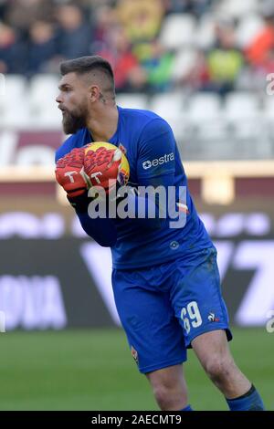 Turin, Italie. Le 08 mai 2019. 8 décembre 2019 Stade olympique ; Grande Torino, Turin, Piémont, Italie, Serie A Football, Torino contre Fiorentina, Bartlomiej Dragowski le gardien de but de la Fiorentina - usage éditorial : Action Crédit Plus Sport Images/Alamy Live News Banque D'Images