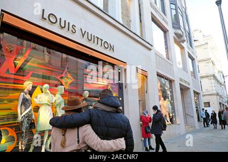 Magasin Louis Vuitton New Bond Street à Londres Angleterre Royaume-uni KATHY DEWITT Banque D'Images