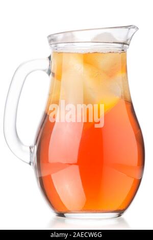 Pichet en verre de kombucha glacé, un thé fermenté boisson champignons isolés, Banque D'Images