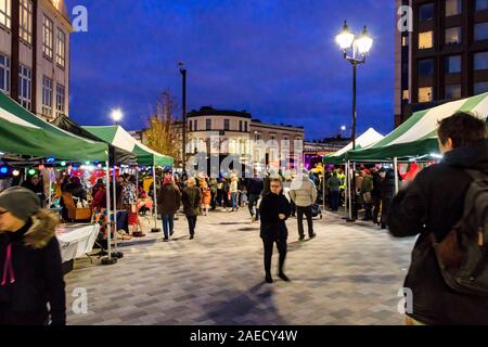 Les étals du marché à l'arche 2019 Festival de Noël dans Navigator Square, London, UK Banque D'Images