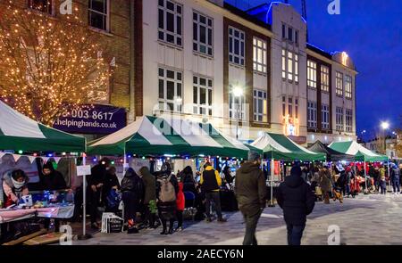 Les étals du marché à l'arche 2019 Festival de Noël dans Navigator Square, London, UK Banque D'Images