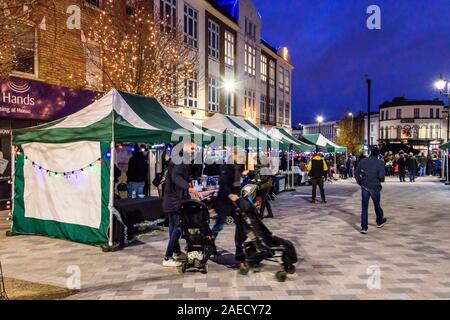 Les étals du marché à l'arche 2019 Festival de Noël dans Navigator Square, London, UK Banque D'Images