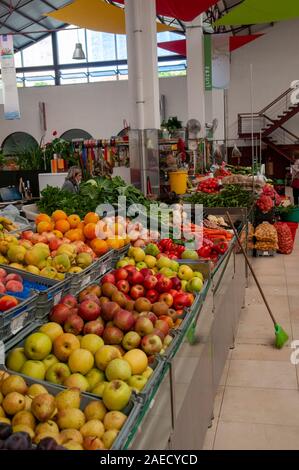 Le marché municipal de Aveiro, Portugal vente de fruits et légumes frais Banque D'Images