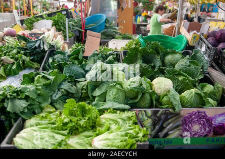 Le marché municipal de Aveiro, Portugal vente de fruits et légumes frais Banque D'Images