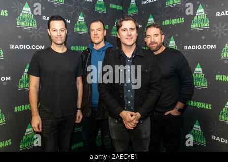 Le 7 décembre 2019, Anaheim, Californie, États-Unis : TOM LINTON, RICK BURCH, JIM ADKINS et ZACH LIND de Jimmy Eat World arrivent à l'Absolut KROQ Acoustic presque concert de Noël à Honda Center d'Anaheim, Californie (crédit Image : © Daniel DeSlover/Zuma sur le fil) Banque D'Images