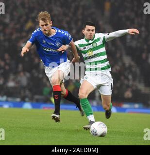 Hampden Park, Glasgow. Ecosse.fr.8e Dec 2019. Celtic vs Rangers. Betfred, Écossais finale de Coupe de Ligue. Rangers Filip Helander tulle avec Celtic Lewis Morgan (R) Banque D'Images