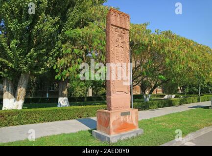 Contre-médiévale arménienne khatchkar appelé pierre datée du 1576 de Julfa, cimetière de la cathédrale d'Etchmiadzine, Vagharshapat City, Arménie Banque D'Images