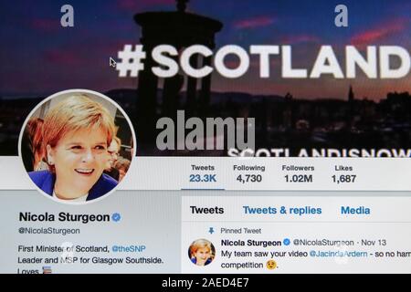 Londres, Royaume-Uni. 8e déc, 2019. Compte Twitter de Nicola Sturgeon, Premier Ministre de l'Écosse, chef du Parti national écossais et MSP pour Southside Glasgow vu sur un ordinateur. À compter du 8 décembre 2019, Nicola Sturgeon a 247K followers sur son compte Twitter. Les Britanniques se rendent aux urnes le 12 décembre lors d'une élection générale. Credit : Dinendra Haria SOPA/Images/ZUMA/Alamy Fil Live News Banque D'Images