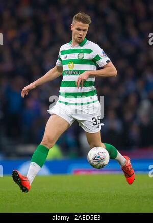 Hampden Park, Glasgow, Royaume-Uni. 8e déc, 2019. Finale de Coupe de Ligue de football écossais, Celtic et Rangers ; Kristoffer Ajer de crédit Celtique : Action Plus Sport/Alamy Live News Banque D'Images