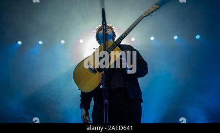 Glasgow, Écosse, Royaume-Uni 7 décembre 2019, fils préféré d'Écosse - Chanteur, auteur-compositeur Lewis Capaldi plaisirs son accueil public à un sold out O2 Academy Banque D'Images